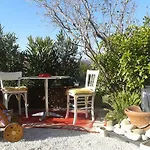 Le Clos Des Cigales فندق مبيت وإفطار