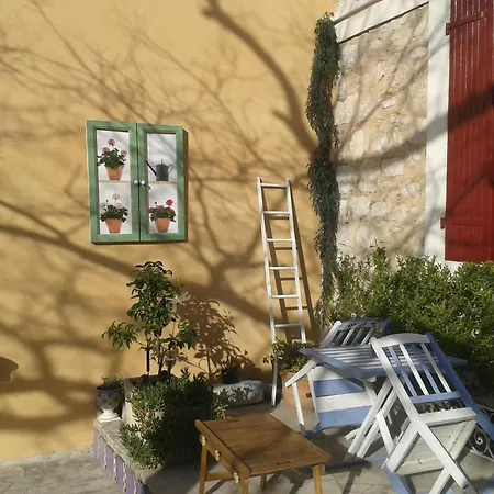 Le Clos Des Cigales Bed & Breakfast Cassis