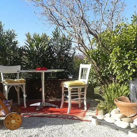 Le Clos Des Cigales Bed & Breakfast
