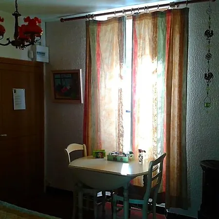 Le Clos Des Cigales Bed & Breakfast 3*