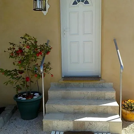 Le Clos Des Cigales Bed and breakfast 3*