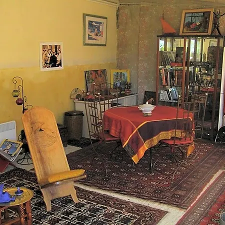 Le Clos Des Cigales Bed and breakfast 3*