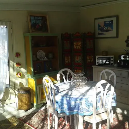 Le Clos Des Cigales Oda ve Kahvaltı 3*