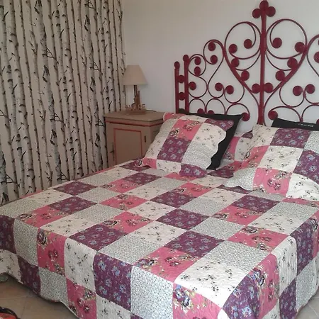 Le Clos Des Cigales Bed & Breakfast 2*