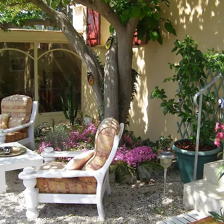 Bed & Breakfast Le Clos Des Cigales 2*
