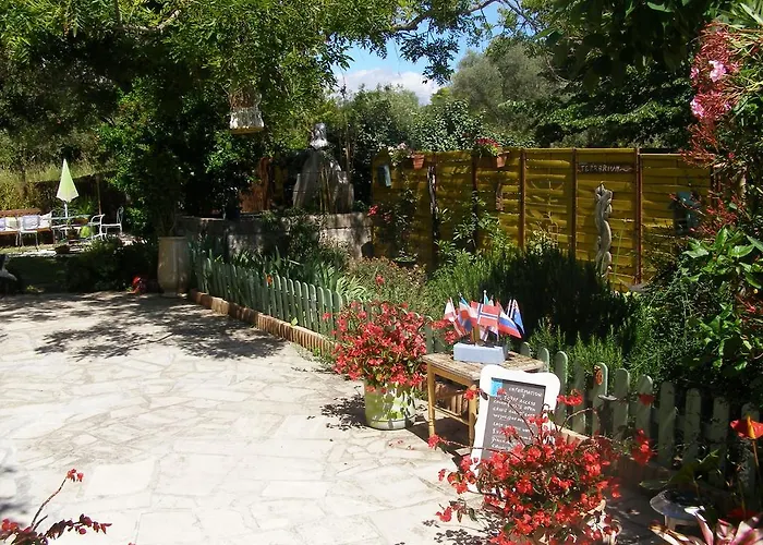 לינה וארוחת בוקר Le Clos Des Cigales